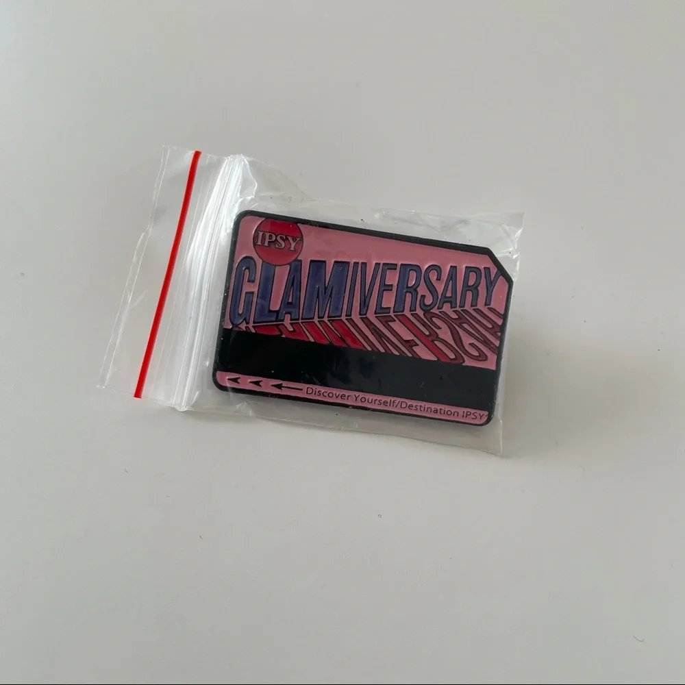 Ipsy Glamiversary Pin - Picture 1 of 2